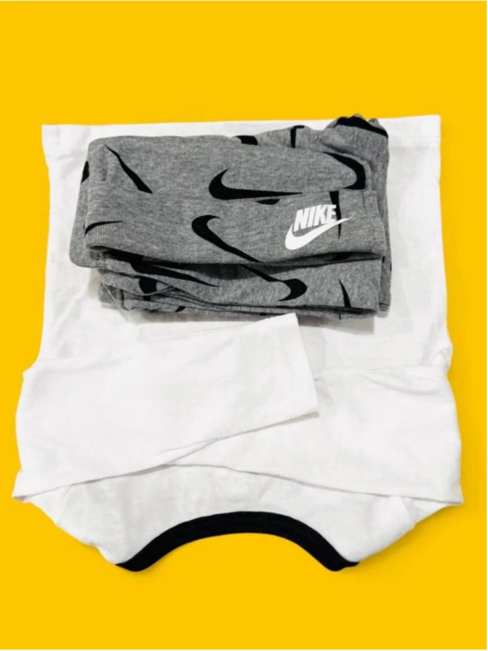 Nike Baby 3-Piece Swoosh Outfit Set Shirt Footed Pants Beanie Gray White 3M